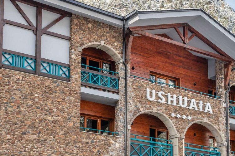 Фасад Ushuaia The Mountain Hotel  Arinsal